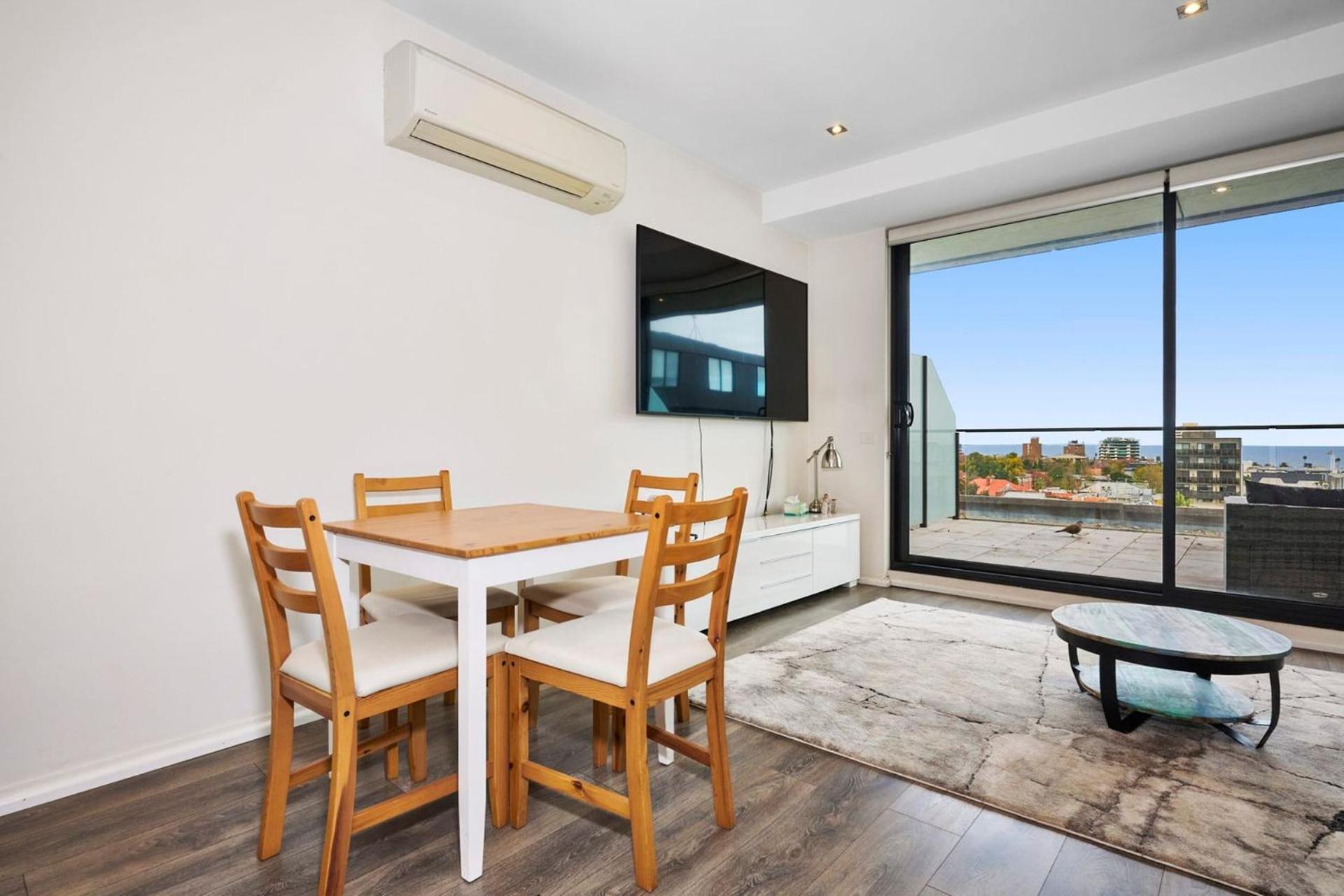 Stylish 2-Bed Apartment With Sea Views And Parking Melbourne Exterior photo